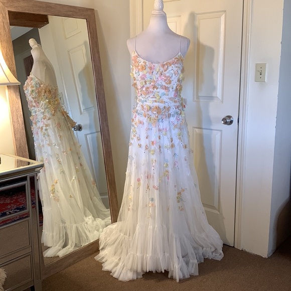 MAC DUGGAL
Beaded 3D Flower Cami Ruffled Hugh Low Lace Up Gown - Picture 5 of 15